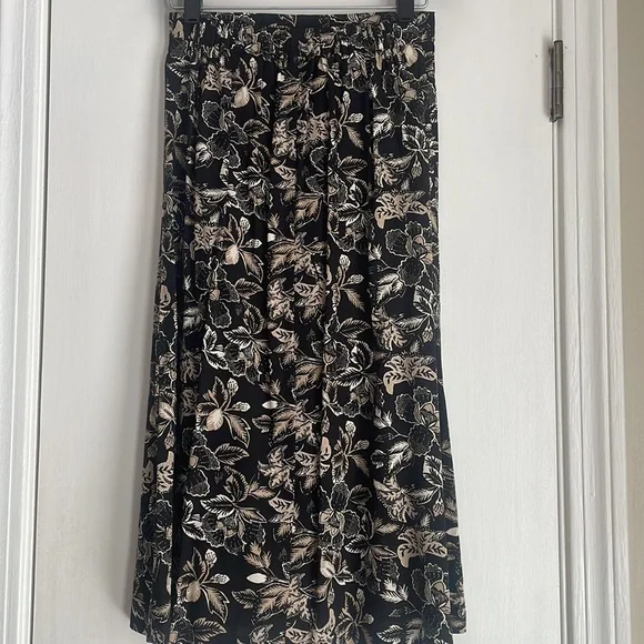 Old Navy Button Front Black Floral Skirt XS - Picture 3 of 7